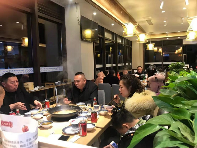 顺水鱼馆客户用餐图